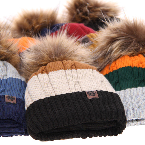 Chlapčenská zimná súprava: čiapka a tunel černý s bambulou Karmel