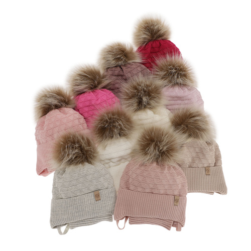 Komplet zimnej dívčej: čiapka a tunel šedý s bambuľou Egeria