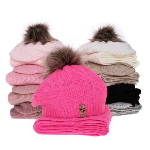 Dievčenský zimný set: čiapka a šál šedý s bambulou Elif