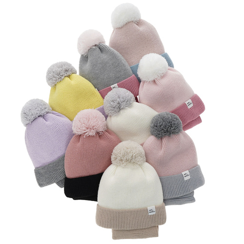 Zimný dievčenský set: čiapka a tunel černý s bambulou Rosalin