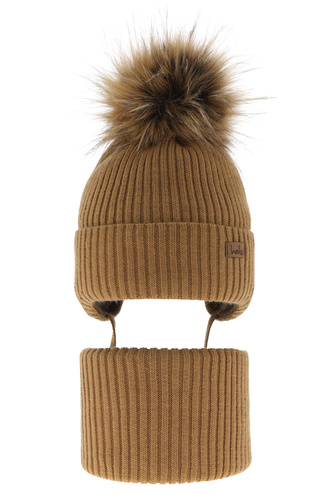 Kompletná zimná detská sada: čiapka a šál camel s bambuľou Bergo