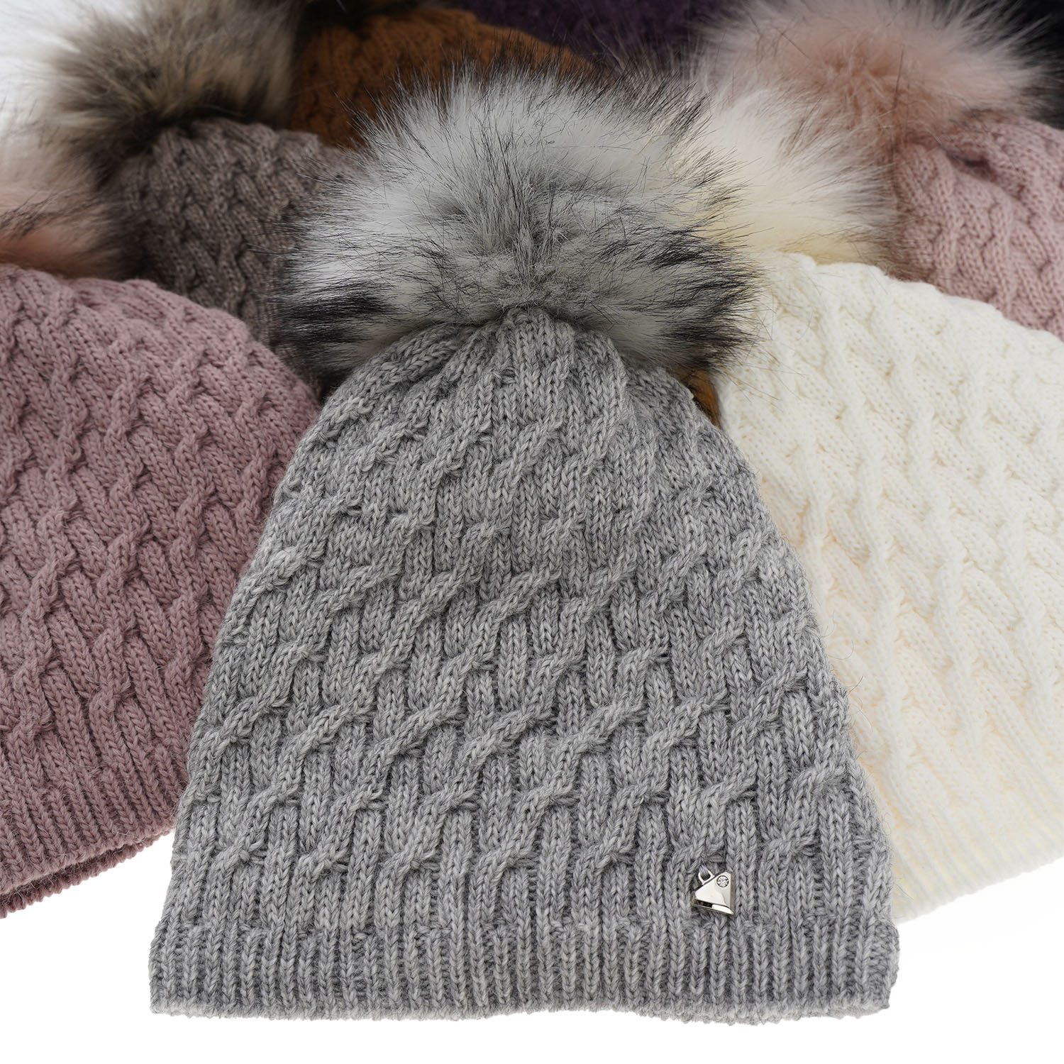 Dámska zimná čiapka červená s bambulou Kaskada