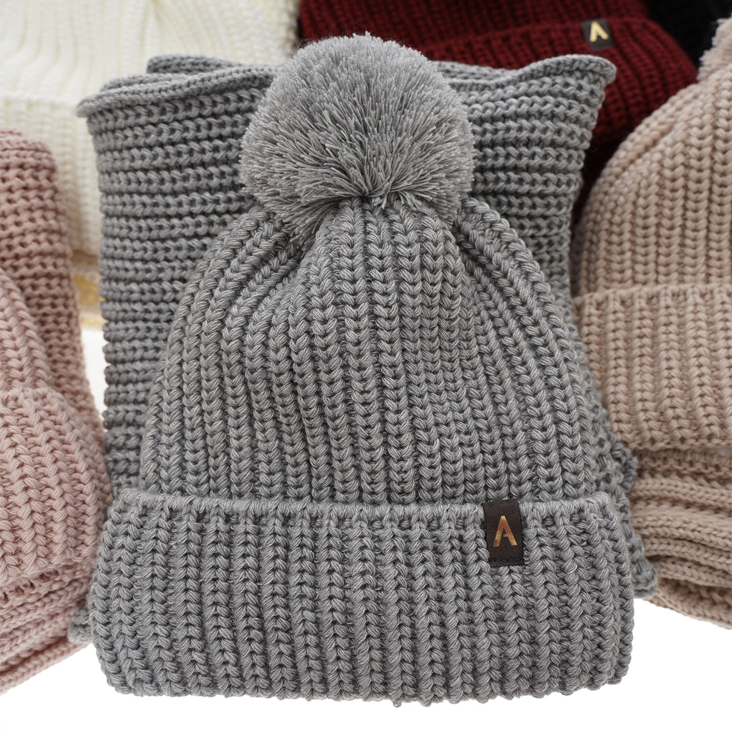 Dámska zimná súprava: čiapka a šál bordó s bambulou Lupita