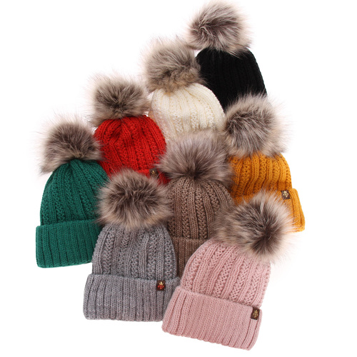 Dámska zimná čiapka krémová s bambulou Rene