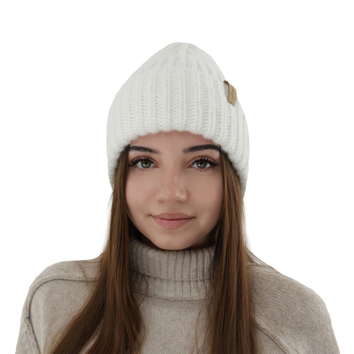 Dámska zimná čiapka biela merino vlnená Caro