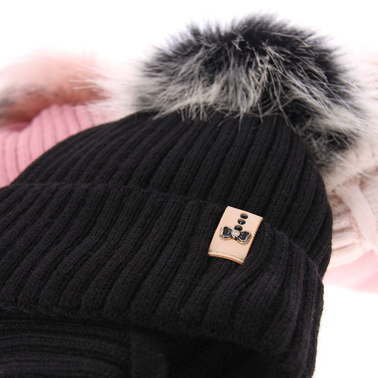 Zimný dievčenský set: čiapka a tunel ružový s bambulou Preria