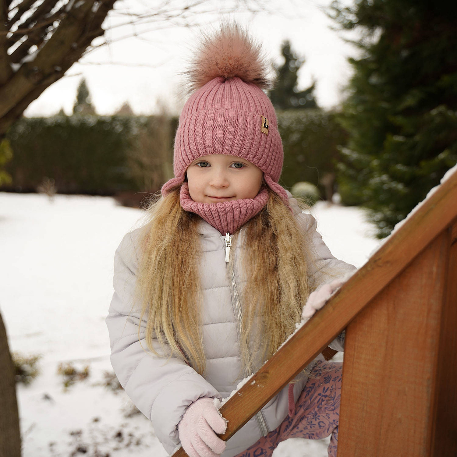Zimný dievčenský set: čiapka a tunel ružový s bambulou Preria