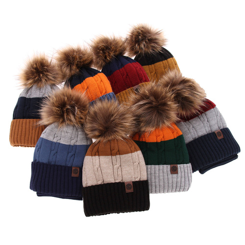 Chlapčenská zimná súprava: čiapka a tunel černý s bambulou Karmel