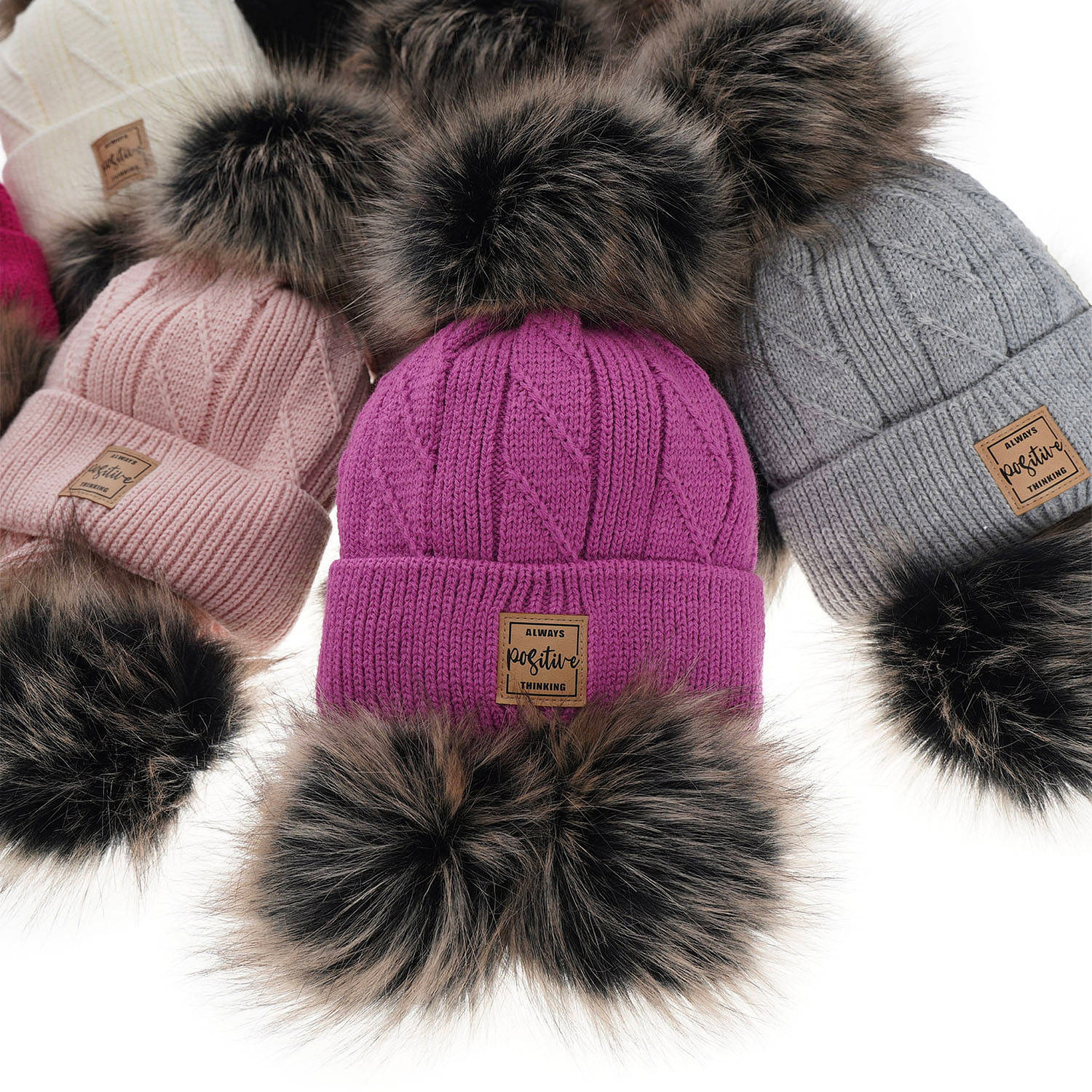 Zimný dievčenský set: čiapka a šál sivý s dvoma bambuľkami Gabriela