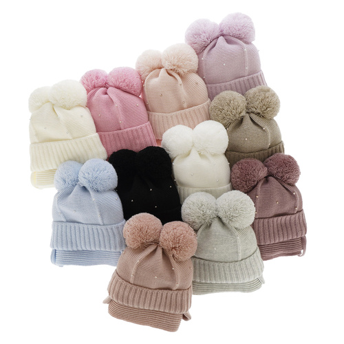 Zimná dievčenská súprava: čiapka a šál biela s dvoma bambuľkami Fibien