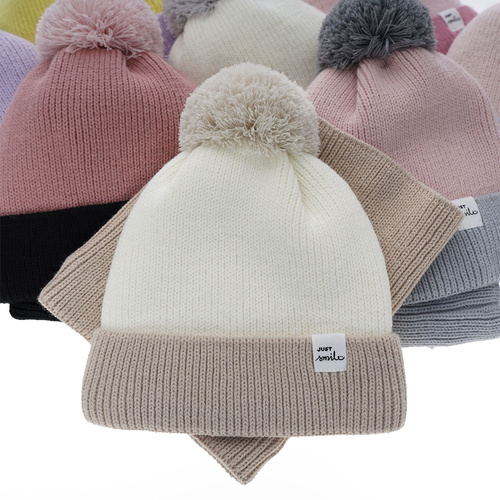 Zimný dievčenský set: čiapka a tunel šedý s bambulou Rosalin