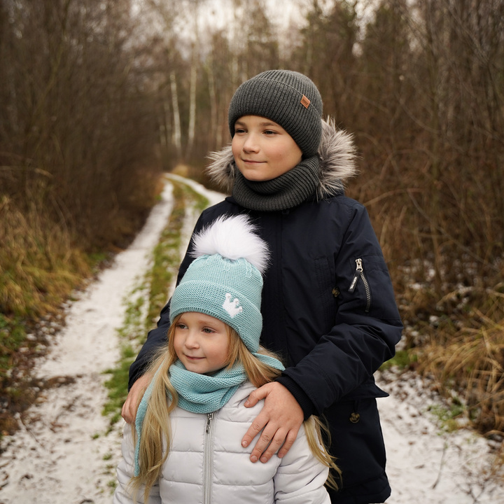 Dievčenská zimná súprava: čiapka a tunel sivá s bambulou Narnia
