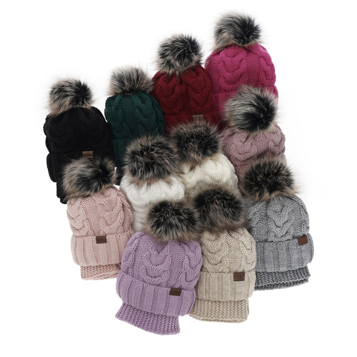 Dievčenský zimný set: čiapka a tunel šedý s bambulou Torina