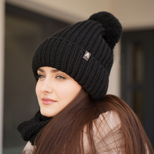 Dámska zimná súprava: čiapka a šál bordó s bambulou Lupita