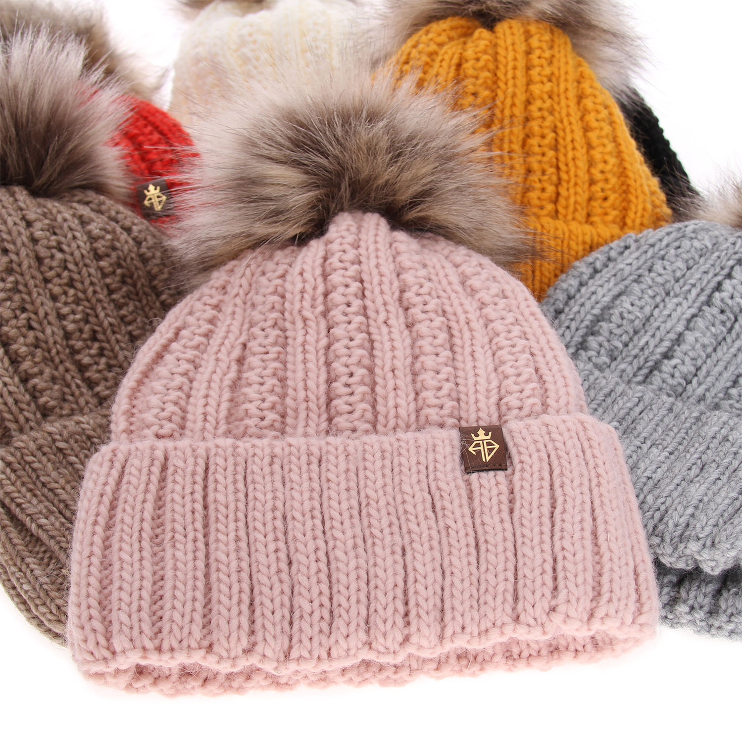 Dámska zimná čiapka krémová s bambulou Rene