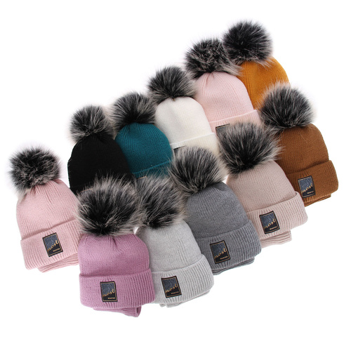 Zimná dievčenská súprava: čiapka a tunel med s bambulou Sycylia