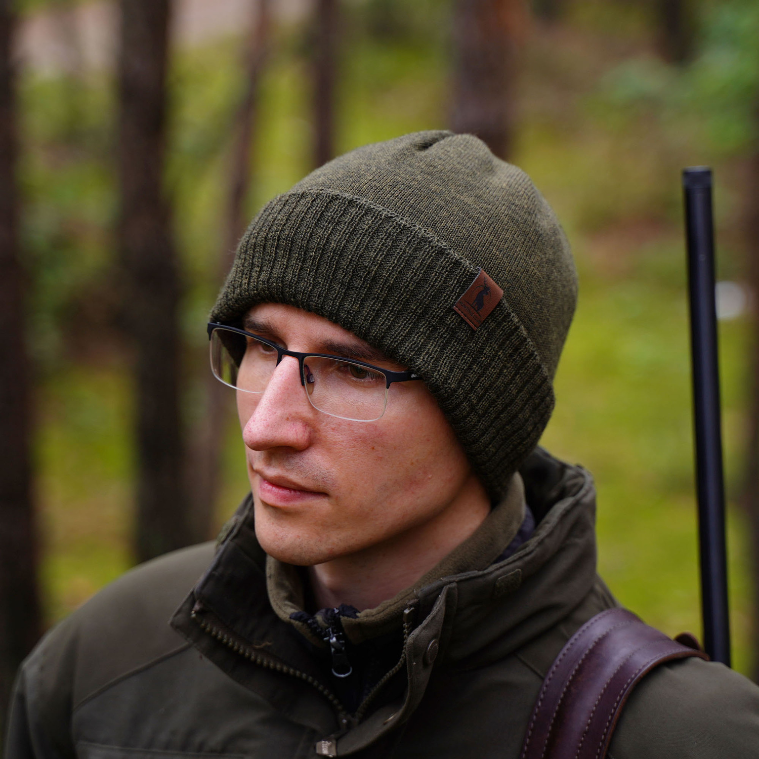 Pánska zimná čiapka tmavomodrá vlna Hogan