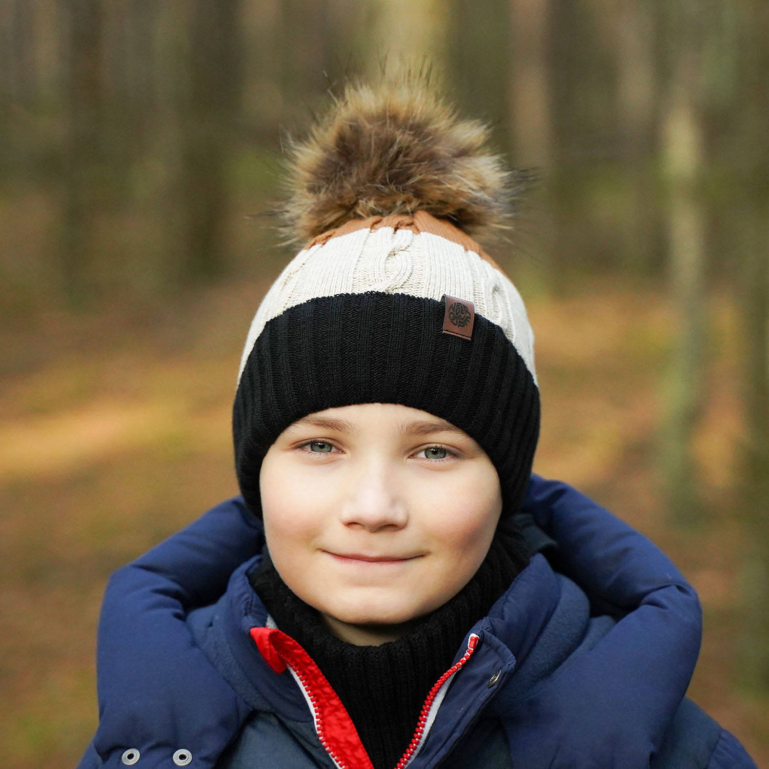 Chlapčenská zimná súprava: čiapka a tunel černý s bambulou Karmel